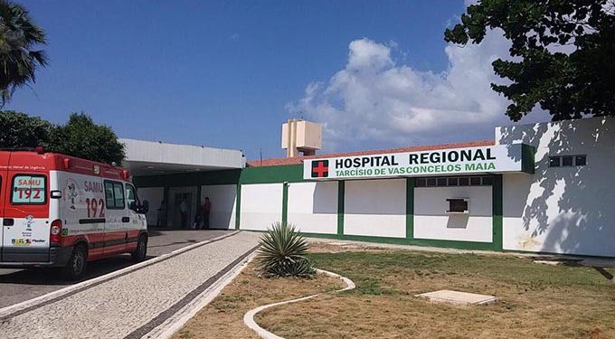 Médicos do Hospital Regional Tarcísio Maia anunciam paralisação