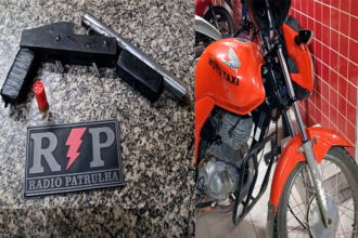 Polícia apreende arma de fogo e recupera moto roubada em Mossoró