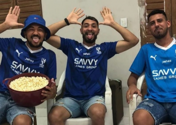 Mossoroenses se reúnem para assistir retorno de Neymar aos gramados
