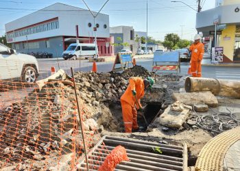Prefeitura realiza desobstrução da rede de drenagem no Centro de Mossoró