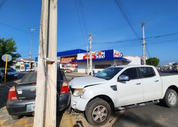 Grave acidente envolveu três veículos no bairro Paredões