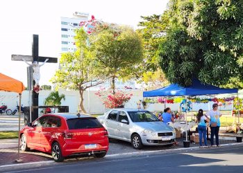 Ambulantes iniciam vendas nos cemitérios para o Dia de Finados