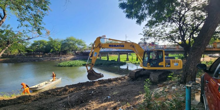 Prefeitura realiza limpeza do Rio Mossoró
