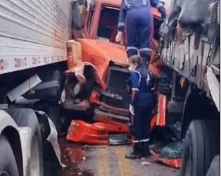 Acidente entre caminhões foi registrado na BR-304 em Santa Maria