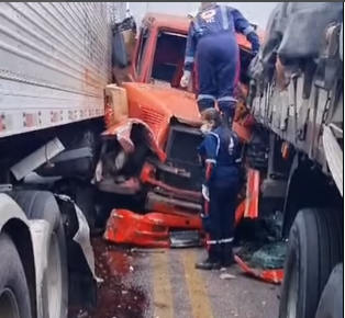Acidente entre caminhões foi registrado na BR-304 em Santa Maria
