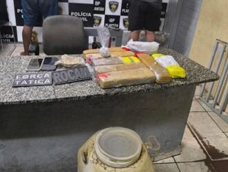 Operação policial em Mossoró resulta na prisão de dois suspeitos e apreensão de drogas