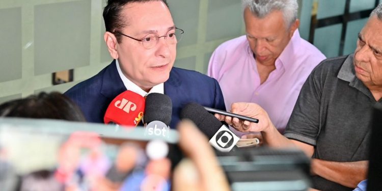 Deputado Ezequiel Ferreira assume novo mandato na presidência da Assembleia