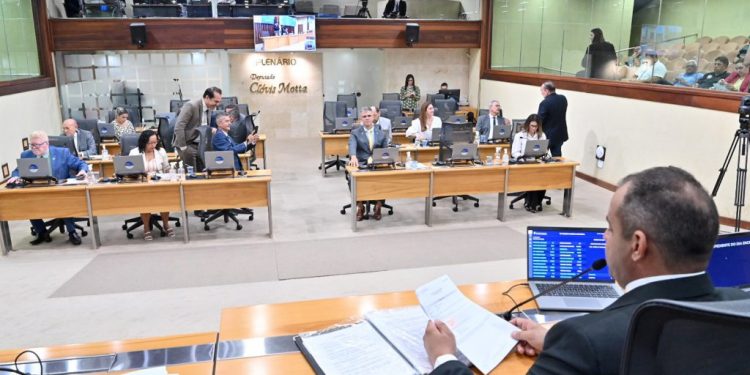 Assembleia Legislativa aprova reajuste salarial para servidores da Uern