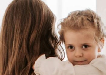 Companhia aérea é condenada a indenizar mãe e filho após voo de conexão partir sem os dois