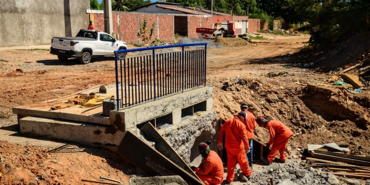 Prefeitura de Mossoró realiza ampliação na rede de drenagem no Abolição V
