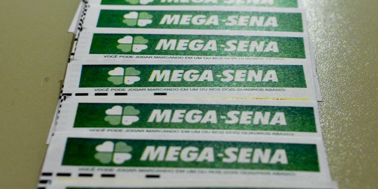 Mega-Sena acumula e prêmio sobe para R$ 200 milhões