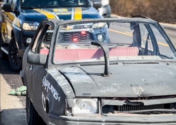 PRF apreende ‘Chevette de Manobras’ com Youtubers na BR-304