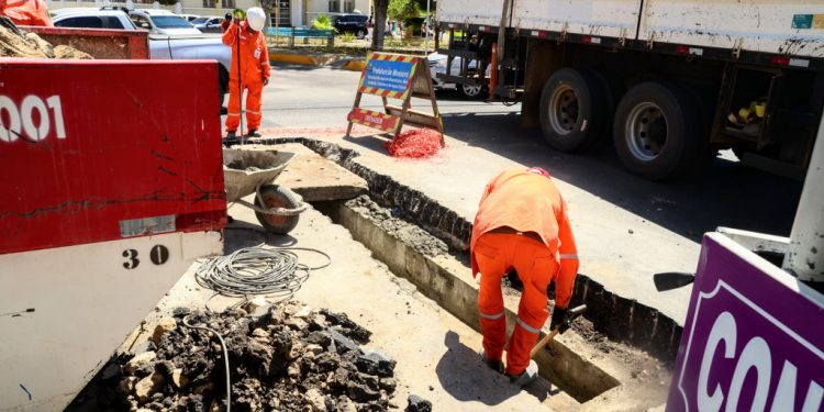 Prefeitura realiza manutenção e desobstrução de galeria no Centro