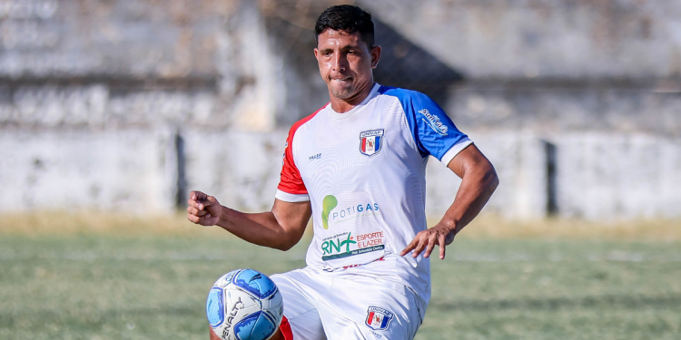 Zagueiro Victor Souza assina com o Bragantino do Pará