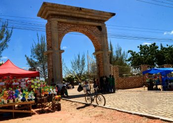 Cemitérios funcionam em horários estendidos neste feriado de Finados