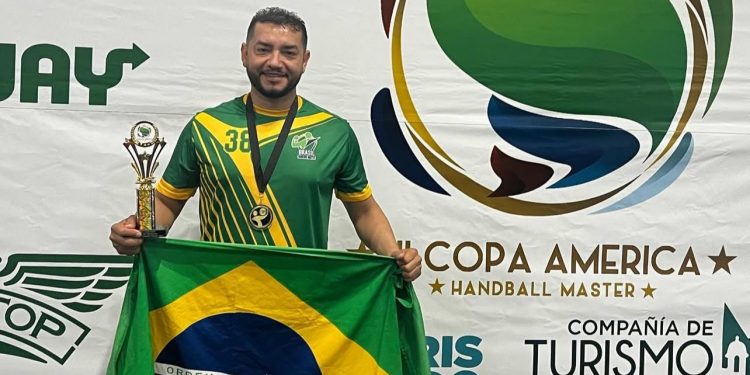 Mossoroense Renato Neto é destaque no handebol master nacional