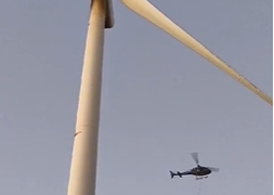 Trabalhadores são resgatados após incêndio em torre de energia eólica