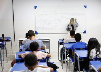 Governo paga 13º salário para mais de 42 mil servidores nesta sexta-feira (20)