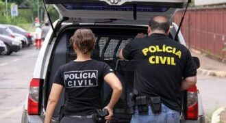 Homem é preso após ameaçar mulher com a divulgação de fotos e vídeos íntimos