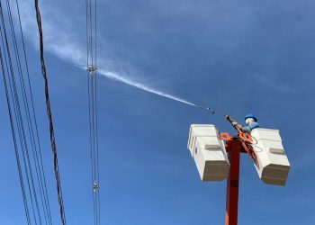 Cosern inicia lavagem de mais de 240 quilômetros de rede elétrica em cidades do litoral