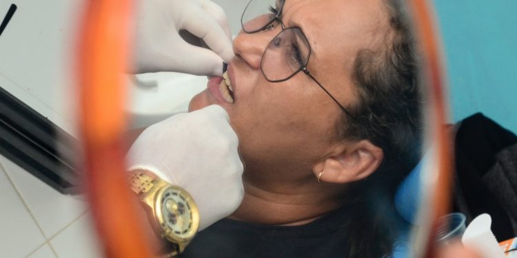 Prefeitura realiza ações de saúde bucal com entrega de próteses dentárias