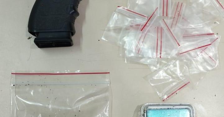 Polícia Civil prende suspeito de tráfico em Mossoró; mãe é detida por desacato