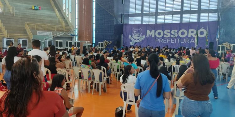 Beneficiários assinam contrato para o Residencial Mossoró III