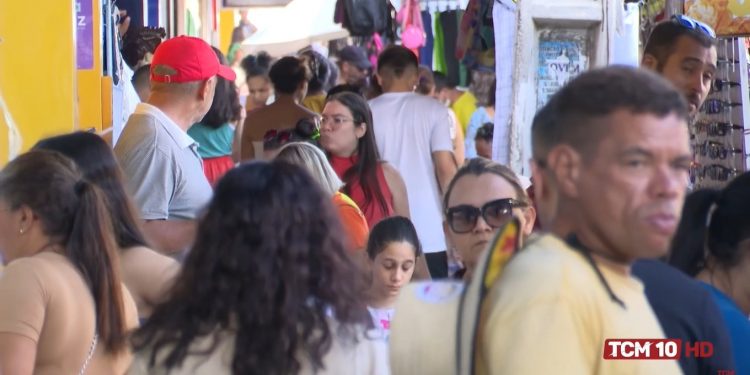 Comércio amplia horário de funcionamento para atender público durante o fim de ano