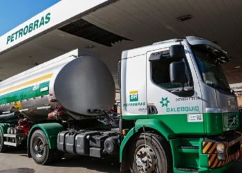 Petrobras anuncia aumento no valor do litro do diesel para as distribuidoras