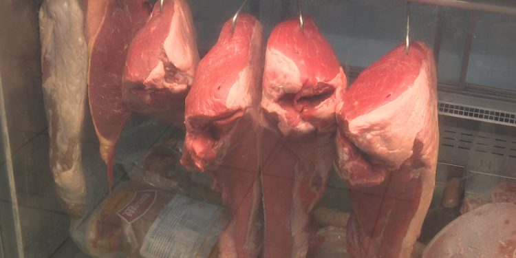 Carne bovina, café e óleo foram os itens com maior alta em 2024, aponta estudo da Ufersa