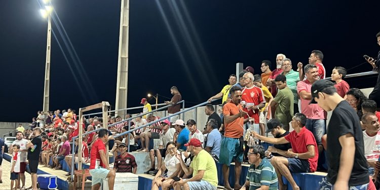 Amistoso do Potiguar em Tibau atraiu torcedores para o Estádio Rogerão