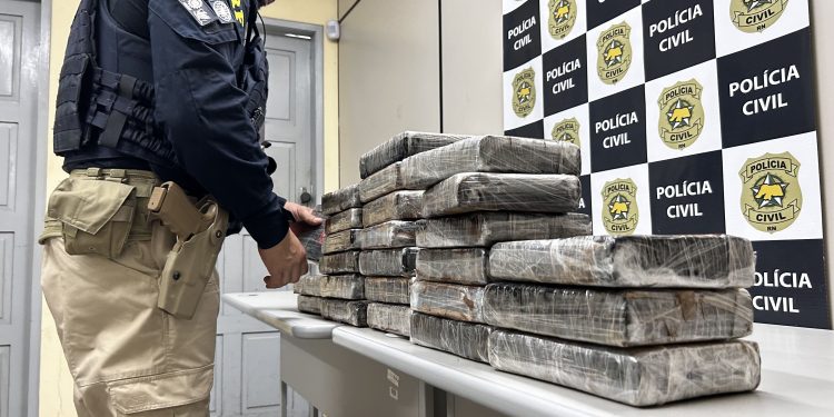 PRF realiza apreensão de 27 kg de cocaína escondida em caixa de som