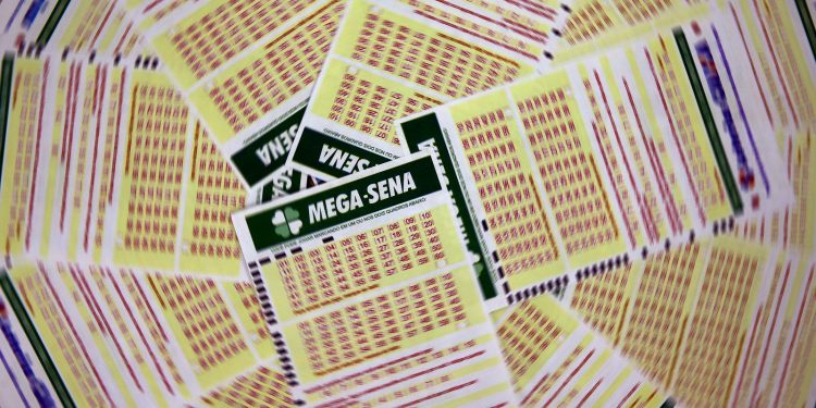Mega-Sena acumula e prêmio vai a R$ 30 milhões no sorteio deste sábado (25)