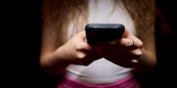 Mulher é condenada por praticar calúnia contra vítimas em redes sociais