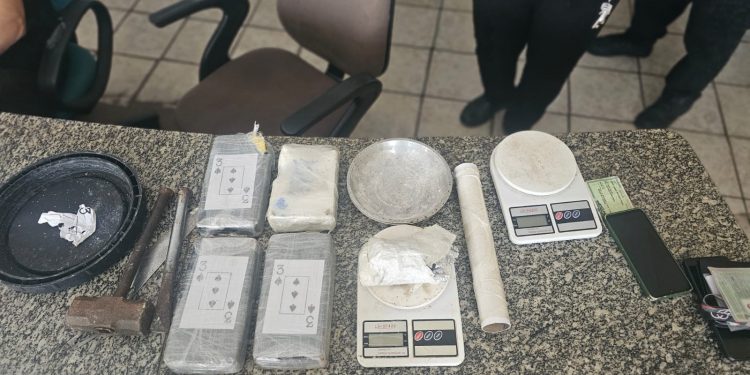Polícia prende suspeitos e apreende drogas em operação no Conjunto Malvinas, em Mossoró