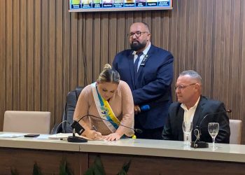 Prefeita Cinthia Sonale e vereadores tomam posse em Grossos