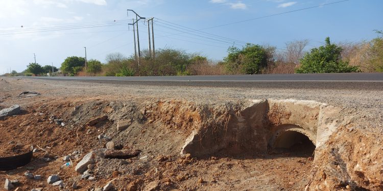 Entupimento de passagem de água preocupa moradores da zona rural de Mossoró