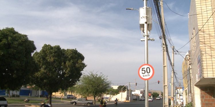 Novos radares estão sendo instalados em avenidas e ruas de Mossoró