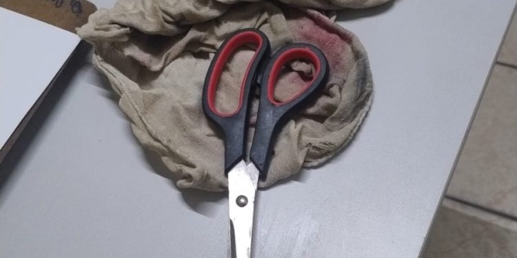 Idoso é preso após tentar matar a esposa com golpes de tesoura em Mossoró