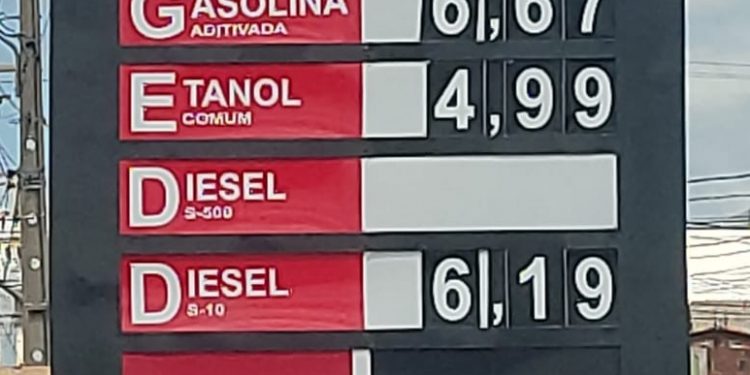 Refinaria anuncia redução no preço do litro da gasolina e do diesel