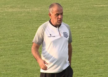 Apalavrado com o Baraúnas, técnico Celso Teixeira acerta com o Central-PE