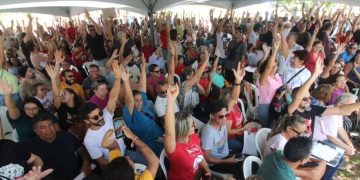 Professores da rede estadual rejeitam proposta do Governo e votarão greve no dia 25