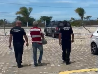 Polícia prende homem por violência doméstica durante audiência em Areia Branca