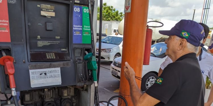 IPEM realiza fiscalizações e identifica irregularidades em bombas e balanças