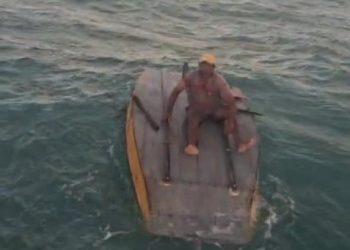 Pescador de Grossos é resgatado após ficar 14 horas em alto-mar