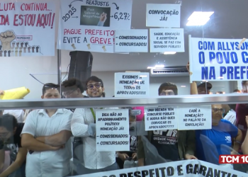Manifestantes ocupam galerias durante sessão de abertura do ano legislativo na Câmara