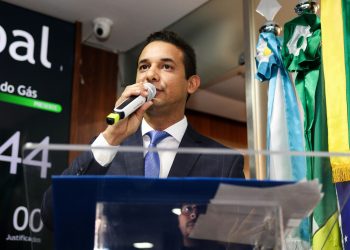 Prefeito destaca investimentos e metas para 2025 durante leitura da Mensagem Anual