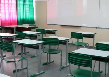 Câmara Federal aprova projeto que proíbe escolas de recusarem matrículas de alunos