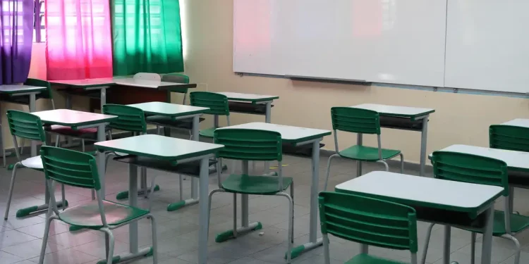 Câmara Federal aprova projeto que proíbe escolas de recusarem matrículas de alunos