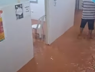 Chuva inunda UBS na Comunidade Maísa, em Mossoró
